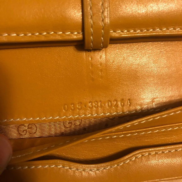 Vintage Gucci Logo Wallet with Crossbody Strap - Picture 5 of 5